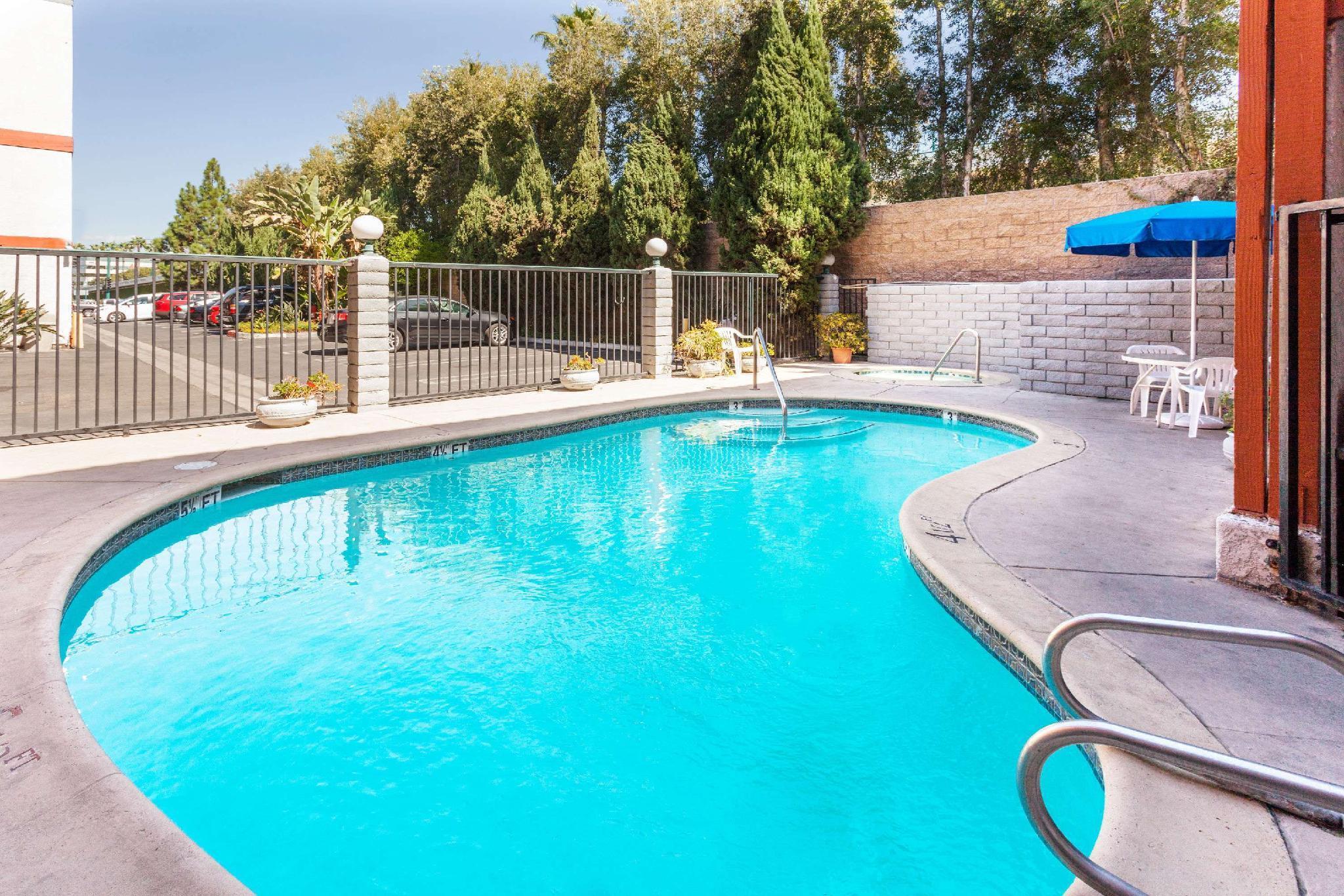 Hotel Days By Wyndham West 2*